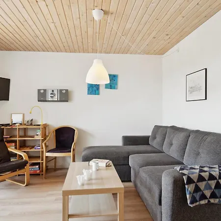 2 Bedroom Amazing In Tatil Evi Tranekær